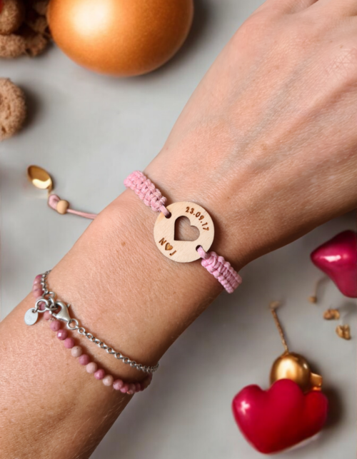 Bransoletki dla par z okrągłą zawieszką i serduszkiem, personalizowany grawer inicjałów i daty – Natu Artwork