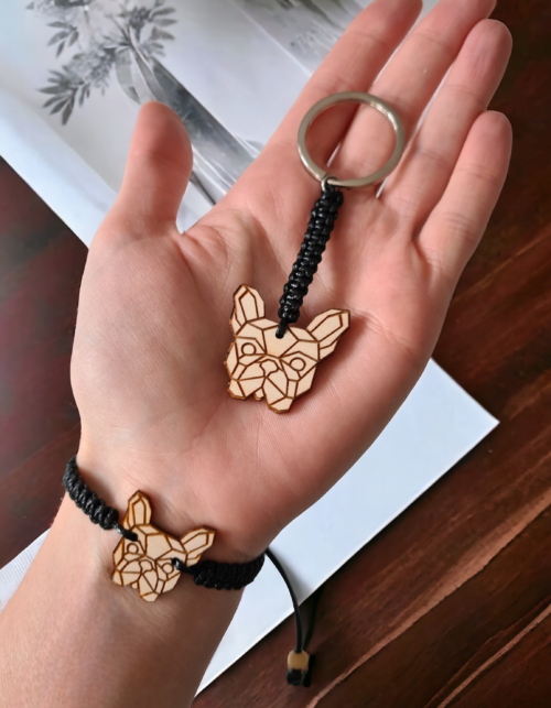 Zestaw bransoletki i breloka z buldogiem francuskim – drewniane zawieszki z grawerem rasy psa, możliwość wyboru: mops, york, pitbull, golden retriever, personalizowany prezent dla miłośników psów na urodziny, Natu Artwork