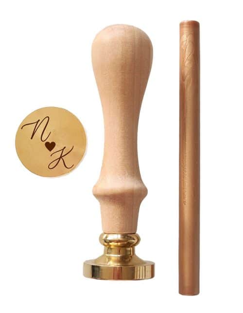 Personalizowany ślubny stempel do laku z inicjałami Państwa Młodych – pieczęć do zaproszeń, winietek i menu