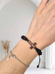 Bransoletka różańcowa na bierzmowanie z krzyżykiem i personalizowanym grawerem