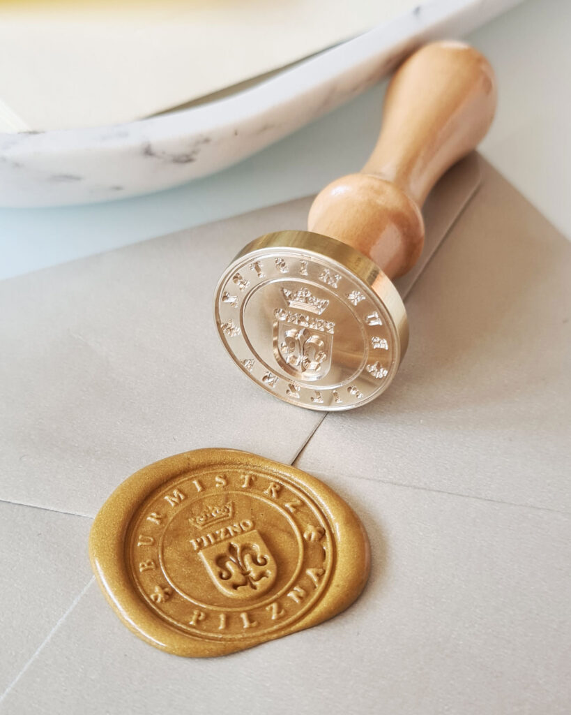 Stempel do laków z herbem urzędu miasta – personalizowana pieczęć lakowa z grawerem Natu Artwork